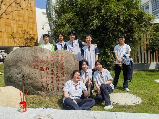 C:\Users\User\Documents\WeChat Files\wxid_ah05esfg1vb211\FileStorage\File\2024-05\20240514-17校庆之校园画石头\IMG_20240517_142124.jpg